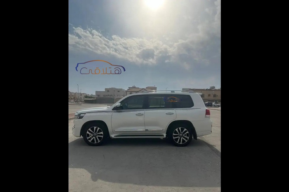 Prado Toyota White