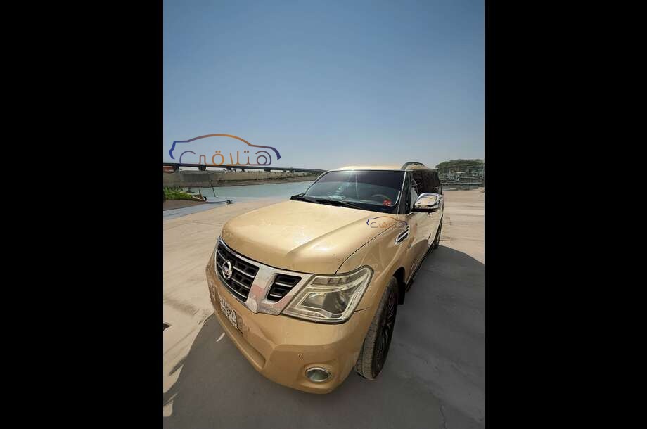 Patrol Nissan ذهبي