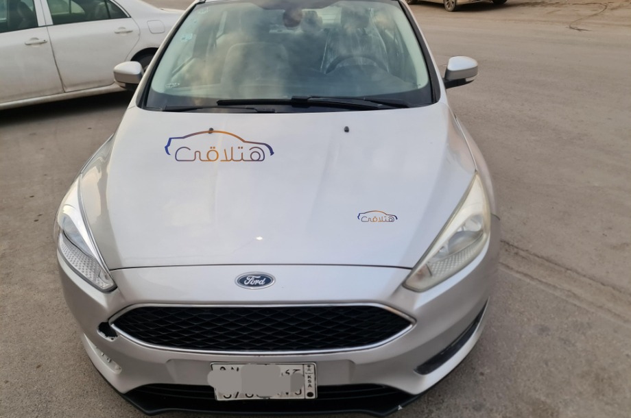 Focus Ford فضي