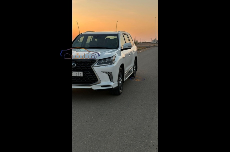 LX 570 Lexus White