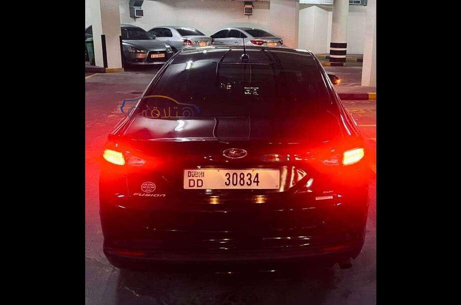 Fusion Ford أسود