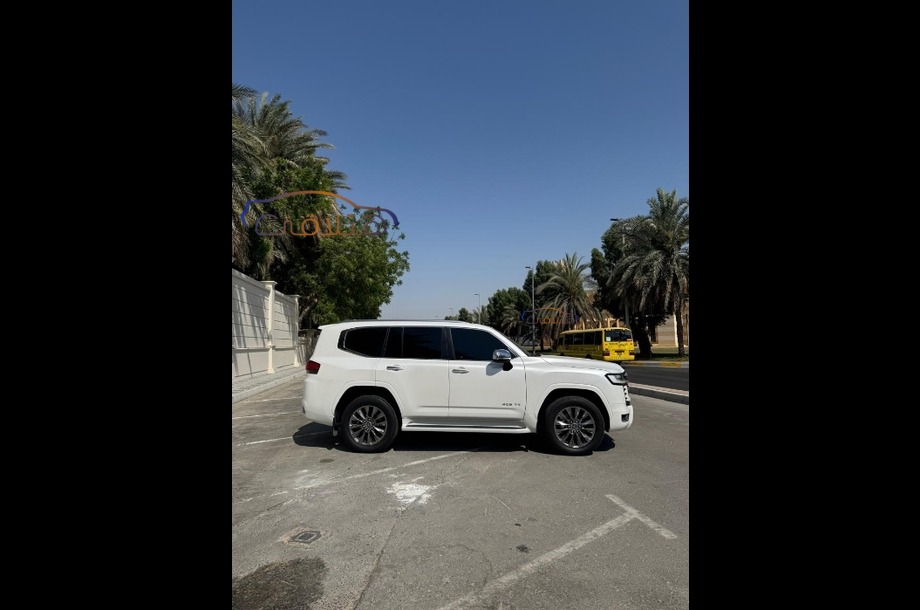 Land Cruiser Toyota White