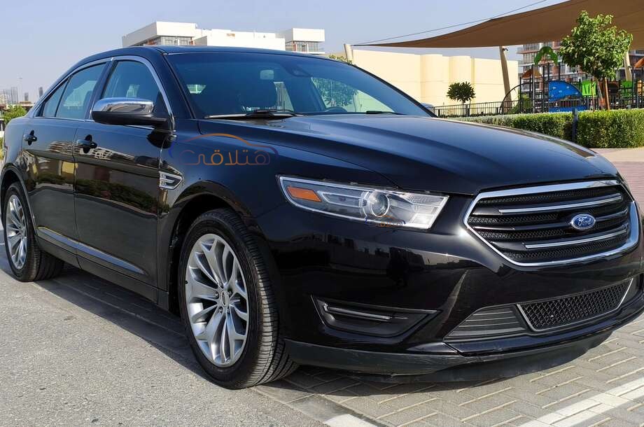 Taurus Ford أسود