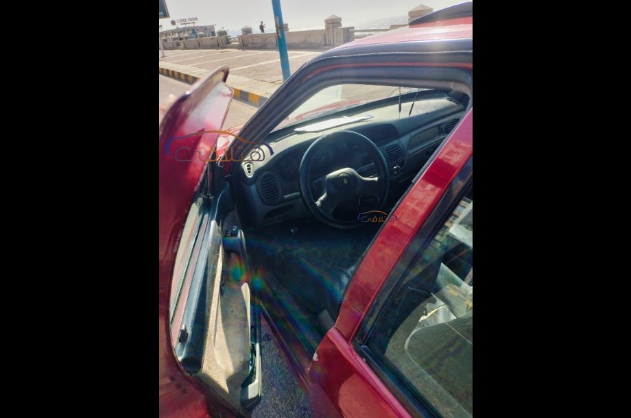 Rainbow Renault احمر