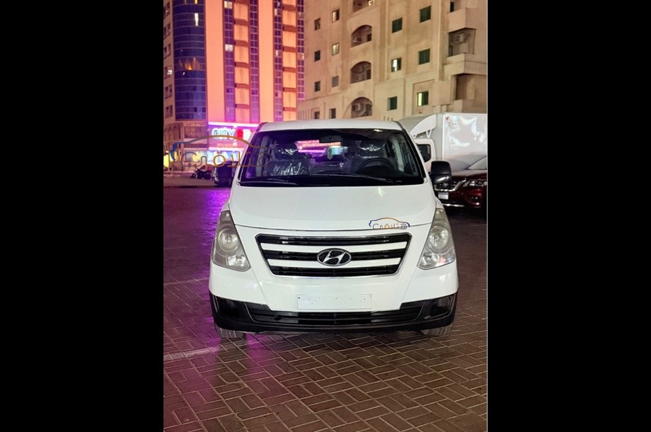 H1 Hyundai أبيض