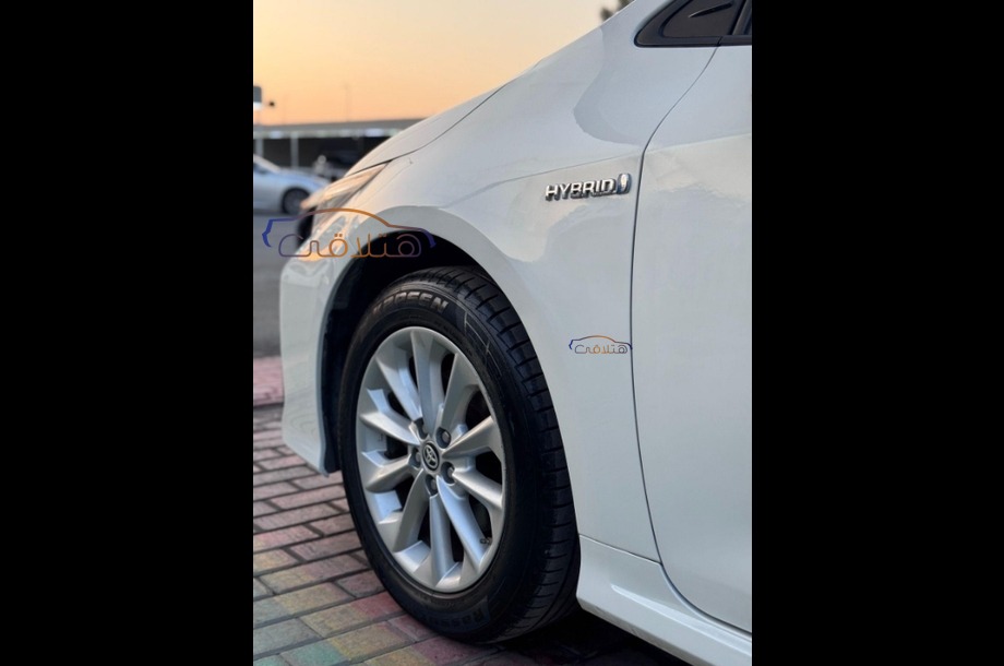 Corolla Toyota أبيض