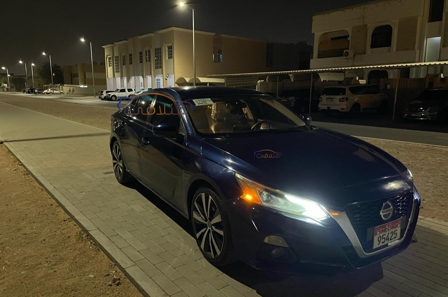Altima Nissan Dark blue