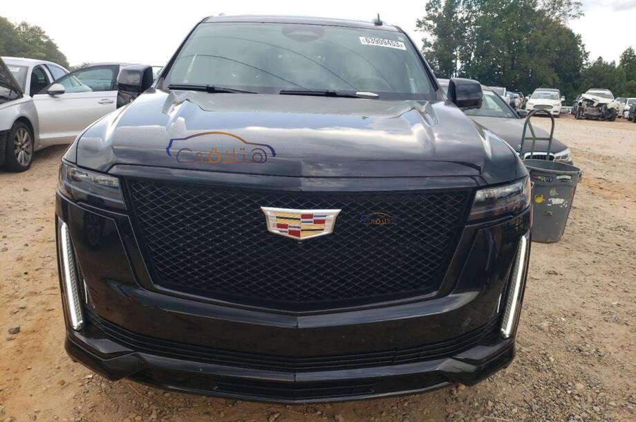 Escalade Cadillac أسود