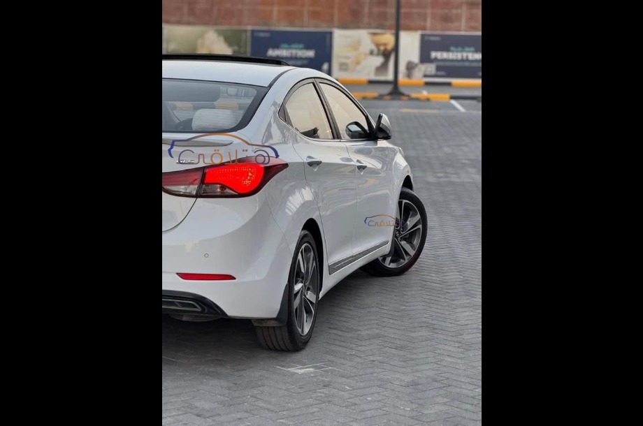 Elantra Hyundai White