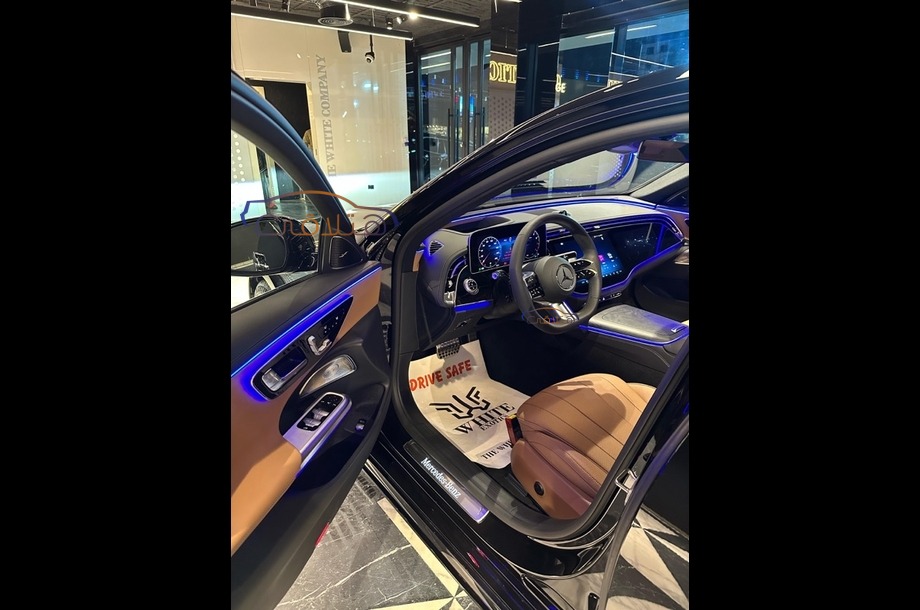 E 200 Mercedes أسود