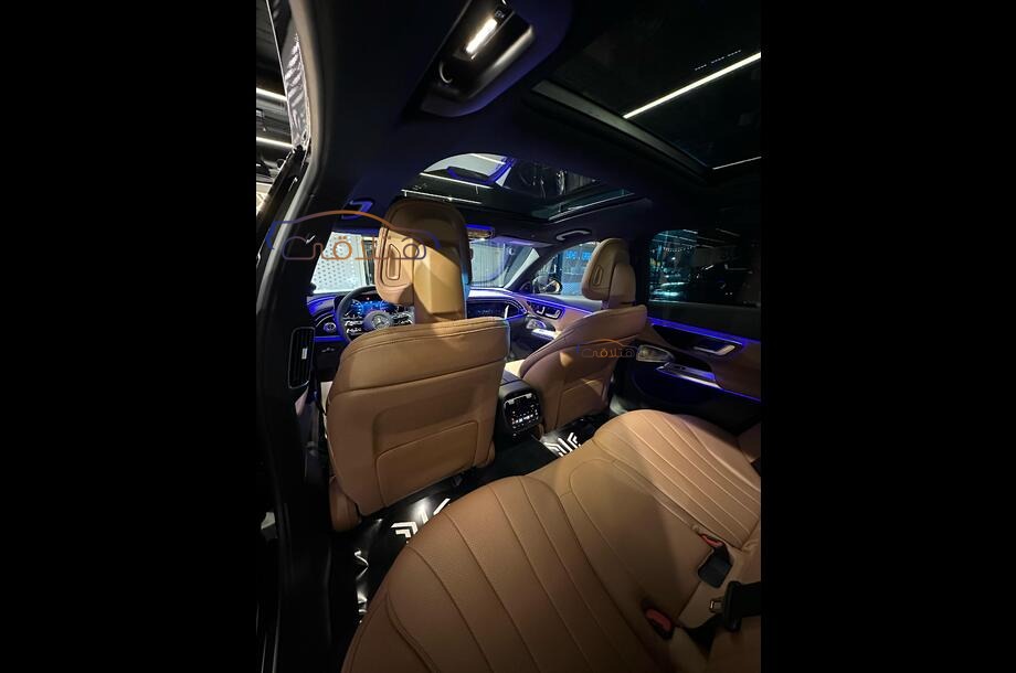 E 200 Mercedes أسود