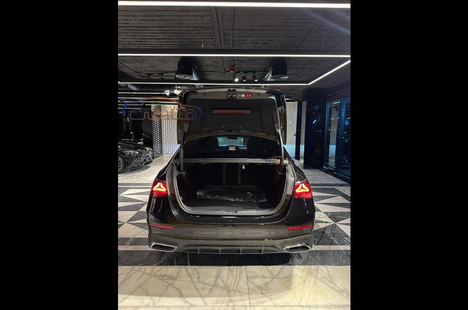 E 200 Mercedes أسود