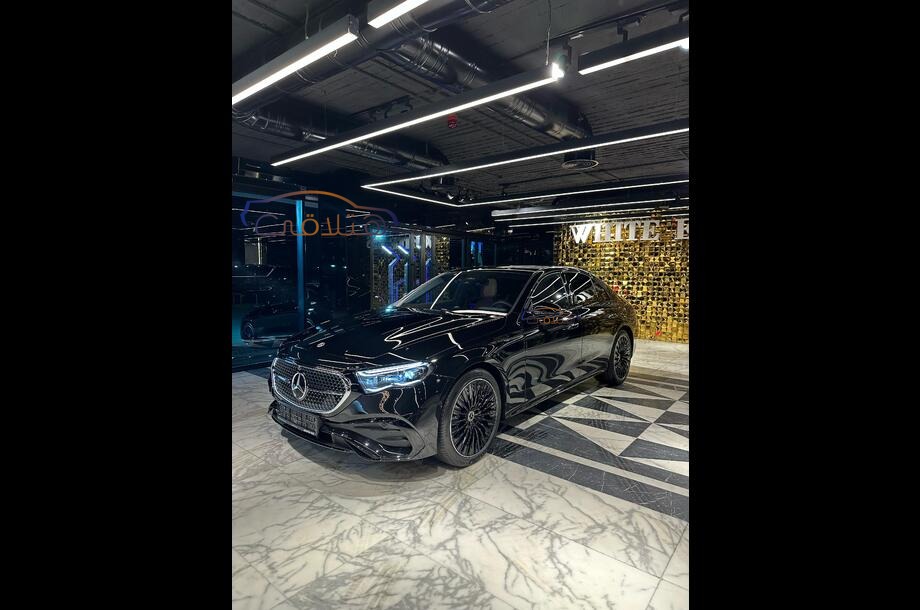 E 200 Mercedes أسود