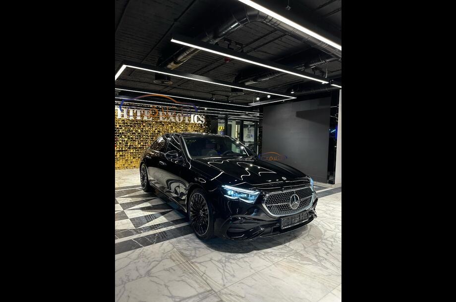 E 200 Mercedes أسود