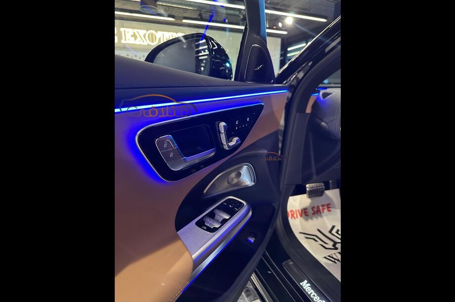 E 200 Mercedes أسود