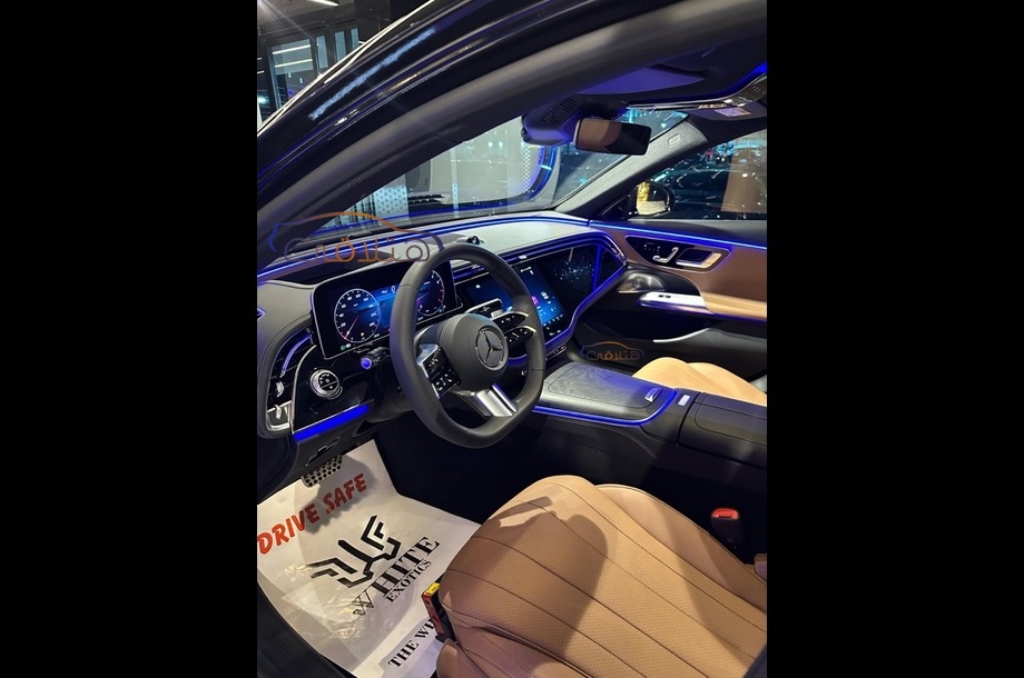 E 200 Mercedes أسود