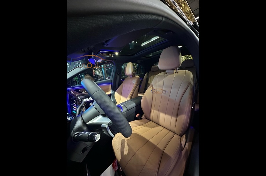 E 200 Mercedes أسود