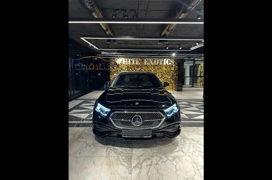 E 200 Mercedes أسود