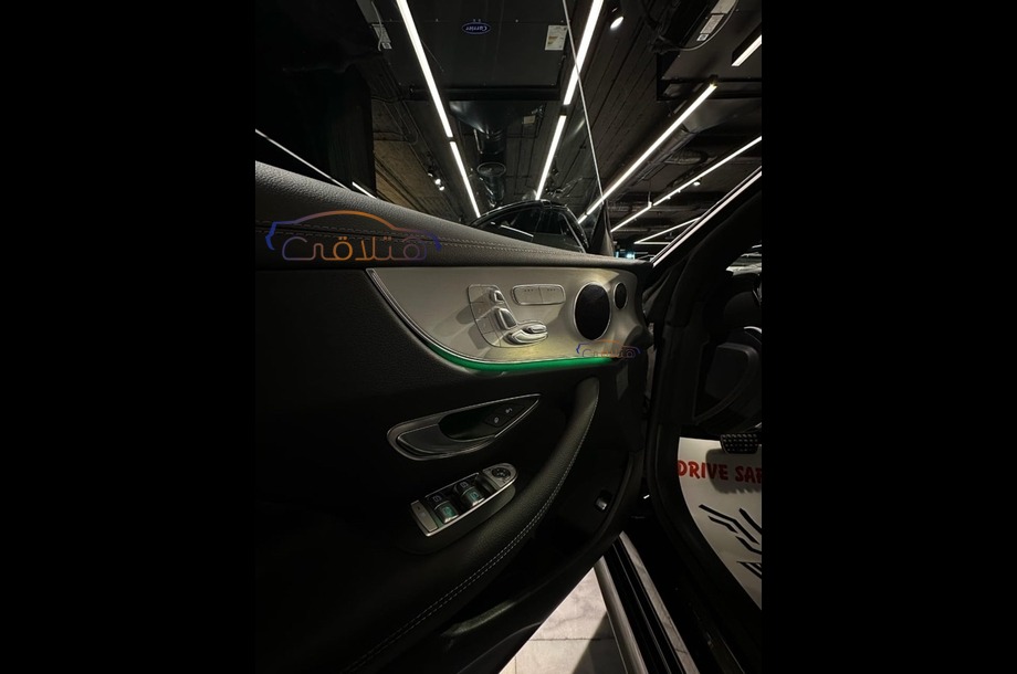 E 200 Mercedes أسود