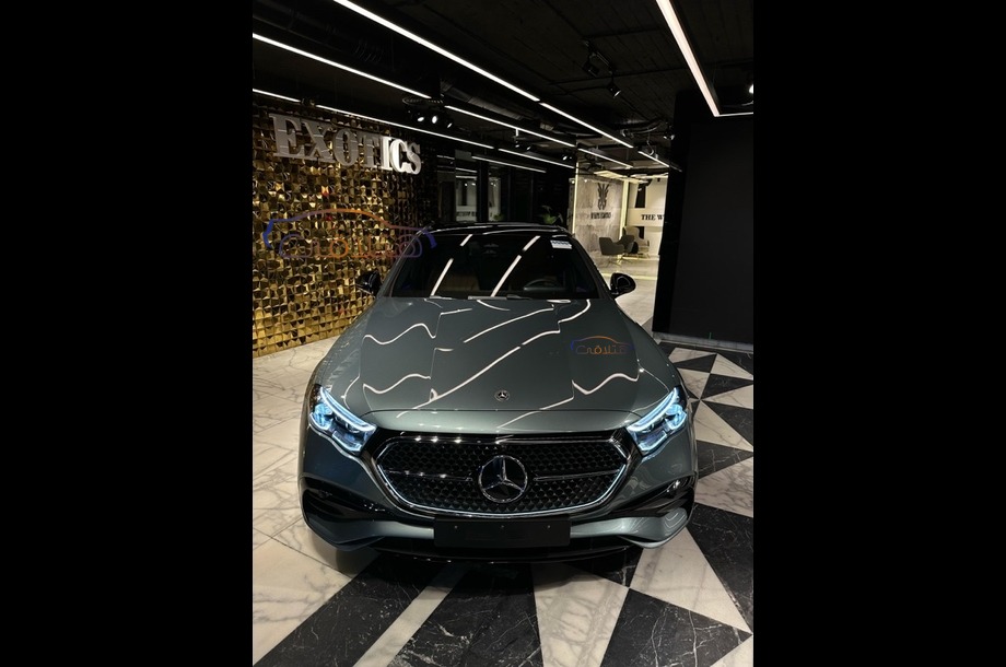 E 200 Mercedes أسود