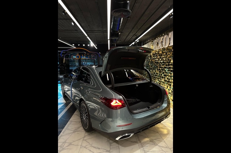 E 200 Mercedes أسود