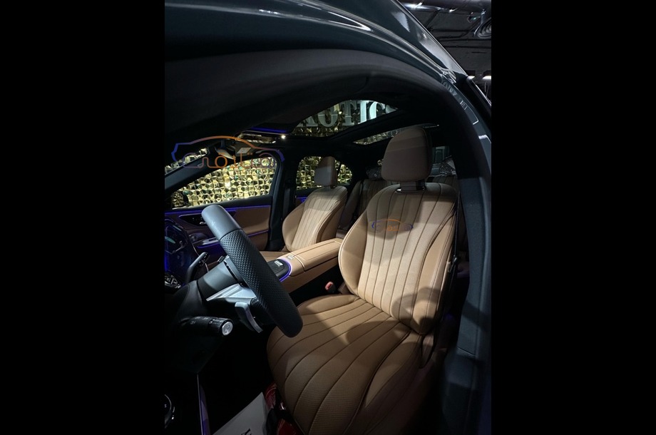 E 200 Mercedes أسود