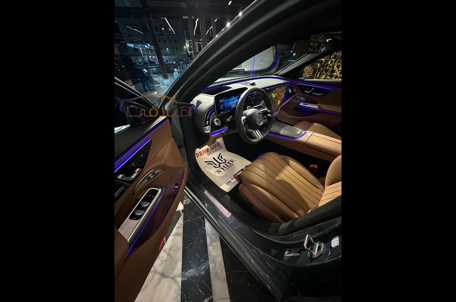 E 200 Mercedes أسود