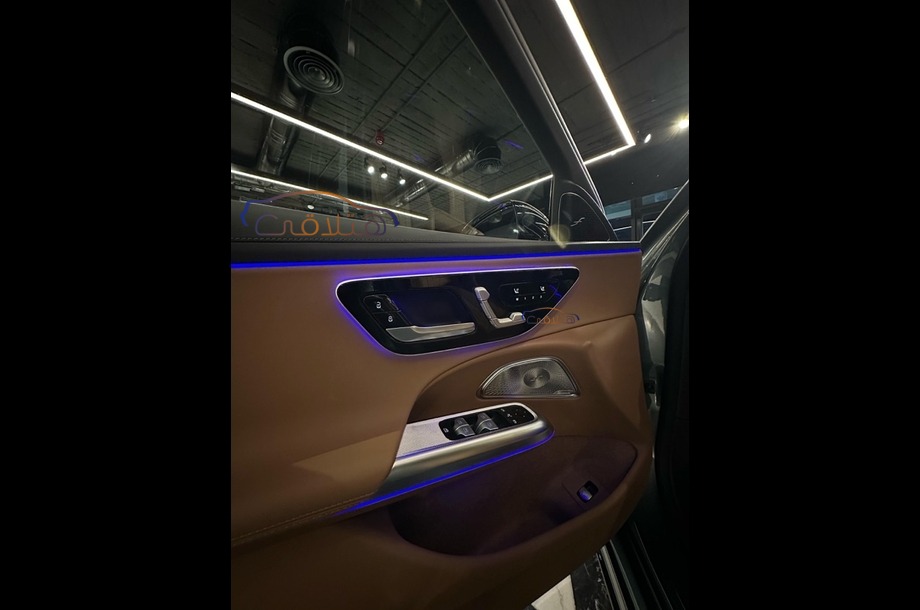 E 200 Mercedes أسود