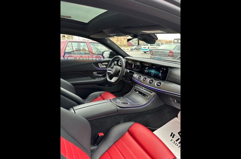 E 200 Mercedes أسود