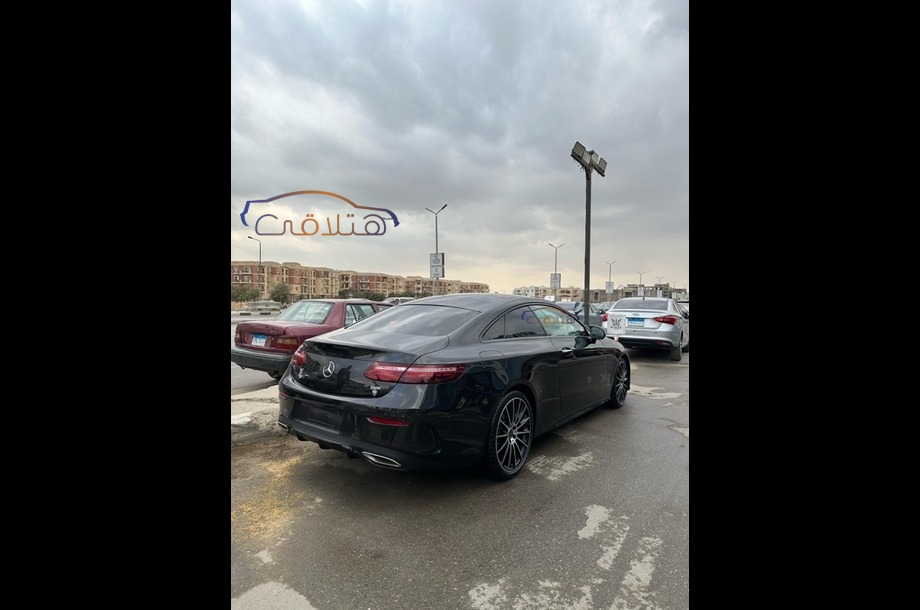 E 200 Mercedes أسود