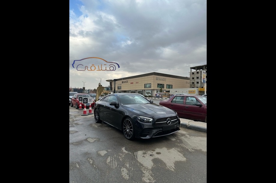 E 200 Mercedes أسود