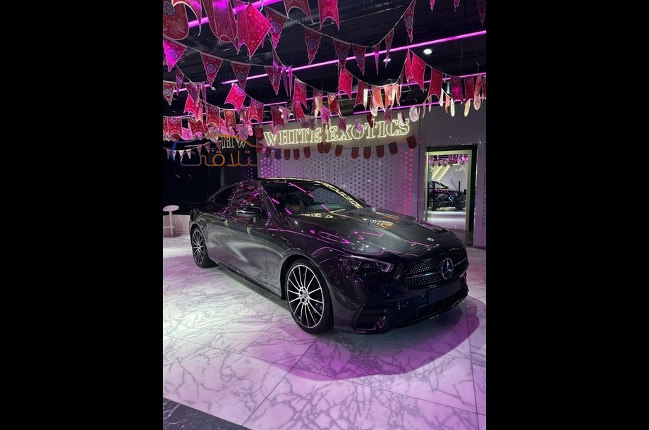 E 200 Mercedes أسود