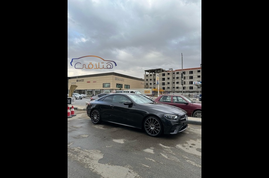 E 200 Mercedes أسود