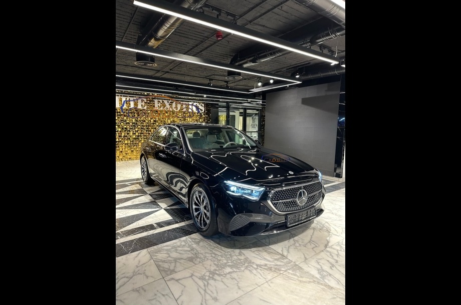 E 200 Mercedes أسود