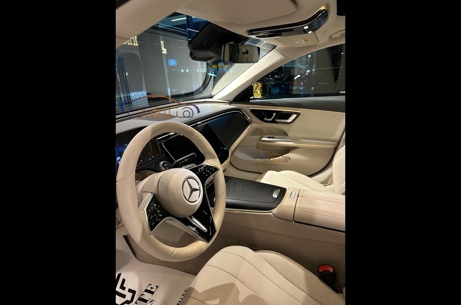 E 200 Mercedes أسود