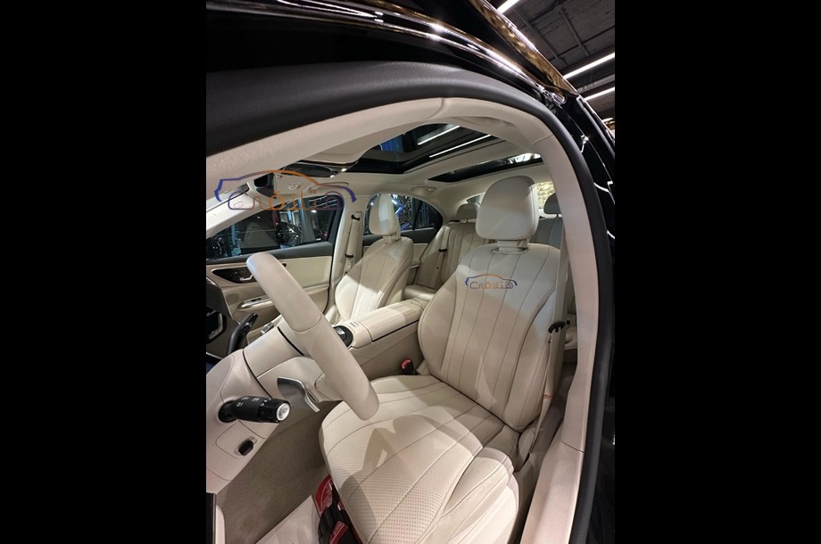 E 200 Mercedes أسود