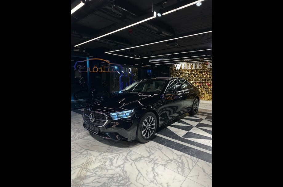 E 200 Mercedes أسود