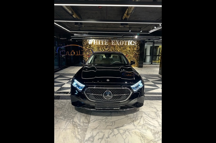 E 200 Mercedes أسود