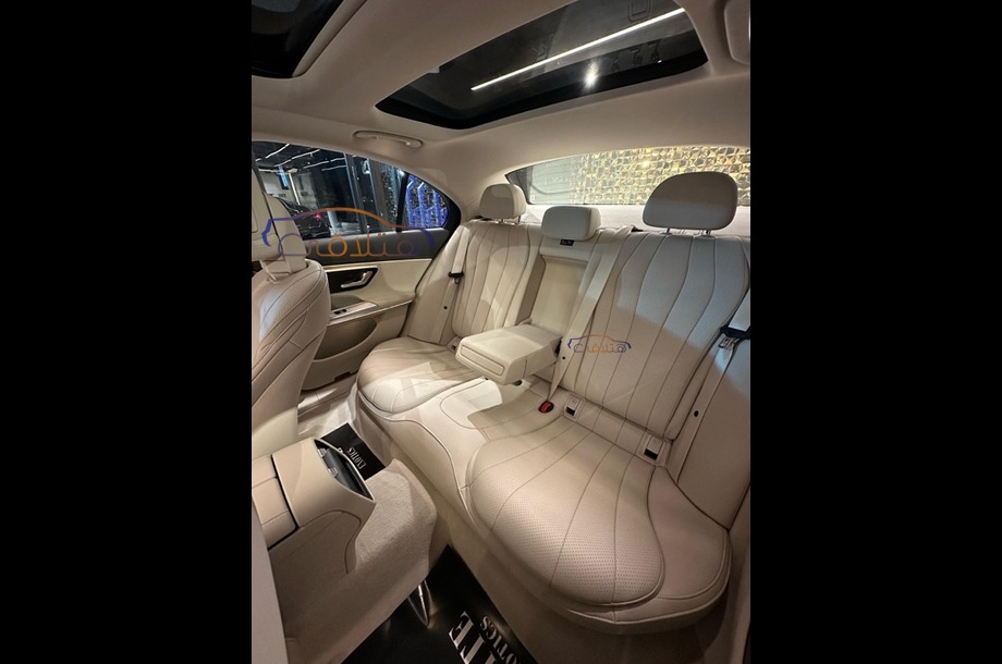 E 200 Mercedes أسود