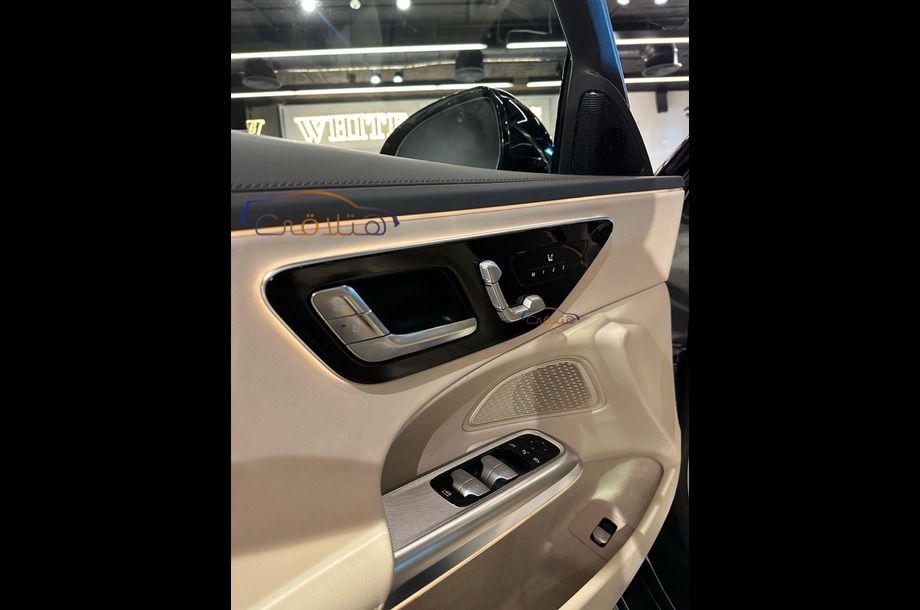 E 200 Mercedes أسود