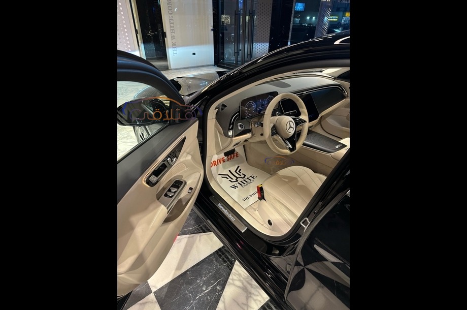 E 200 Mercedes أسود