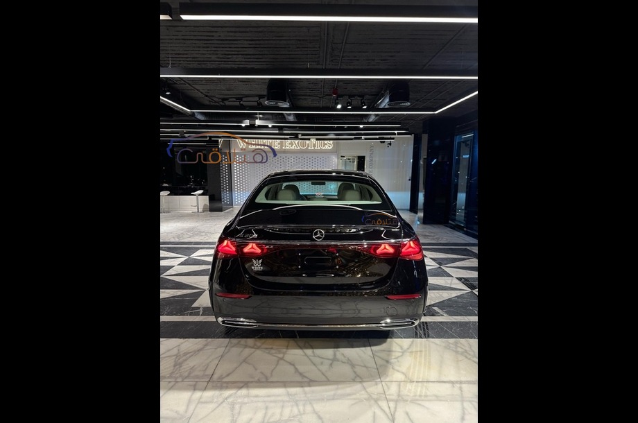 E 200 Mercedes أسود