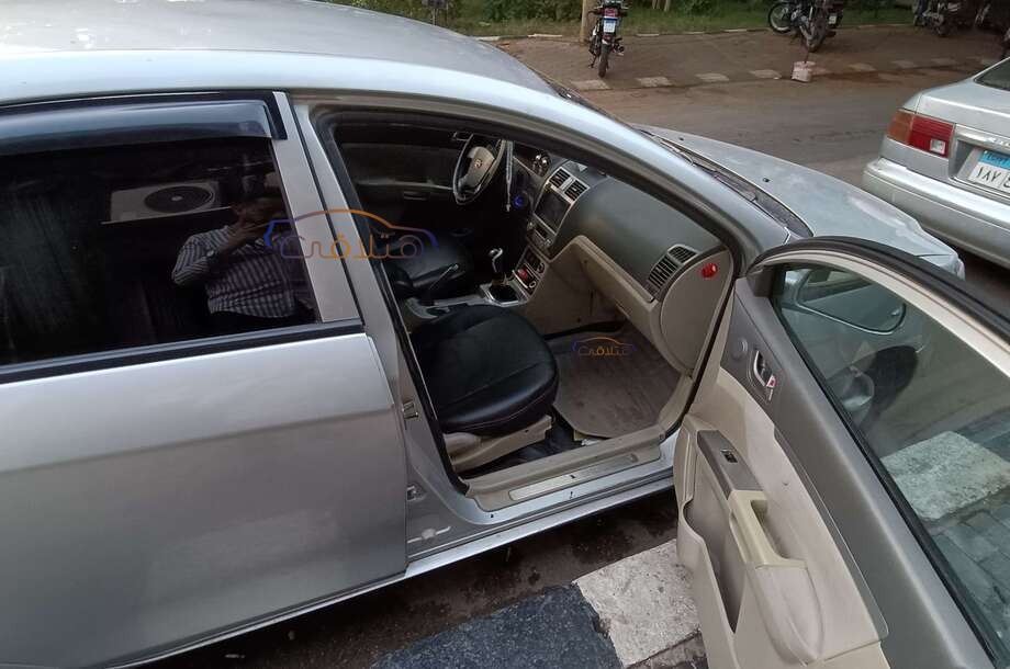 Emgrand 7 Geely فضي