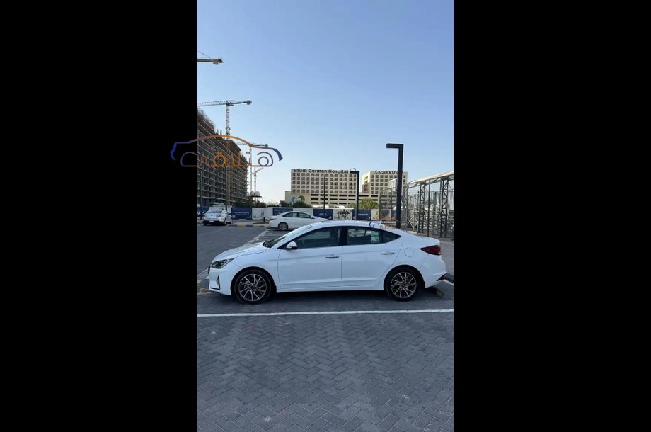 Elantra Hyundai White