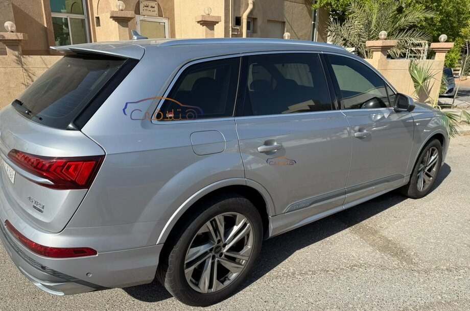 Q7 Audi Silver