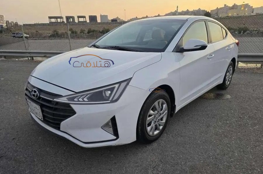 Elantra Hyundai White