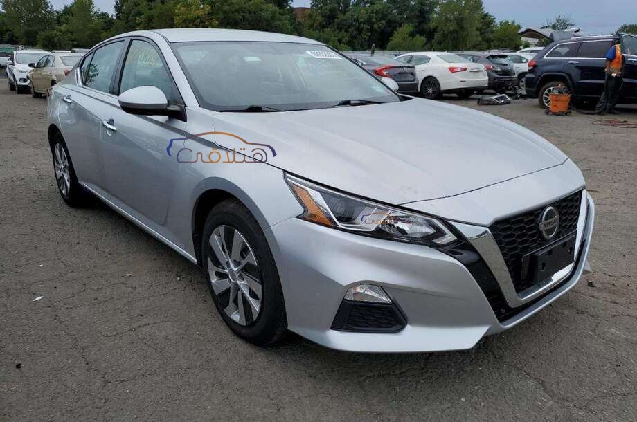 Altima Nissan Silver