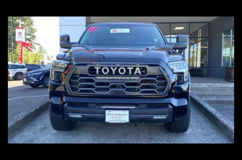 Sequoia Toyota أسود