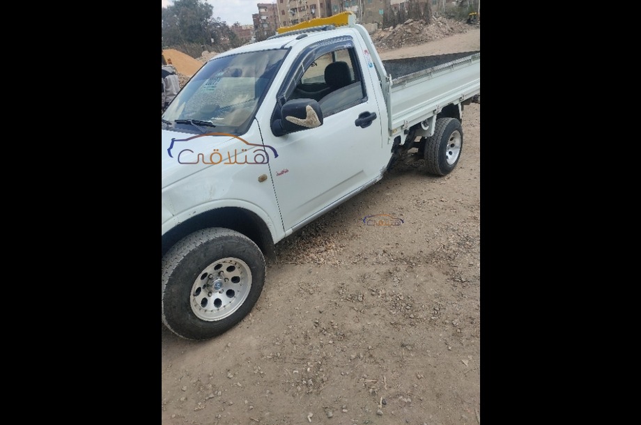 D max Isuzu أبيض