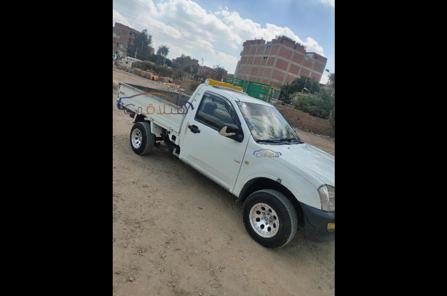 D max Isuzu أبيض
